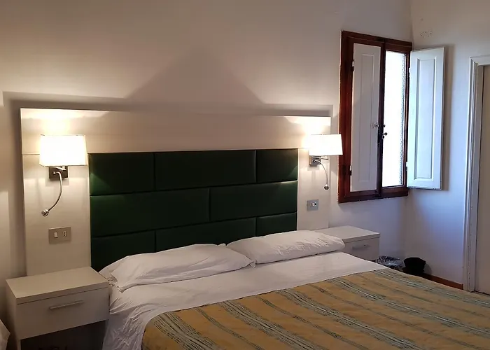 Elite Hotel 2*